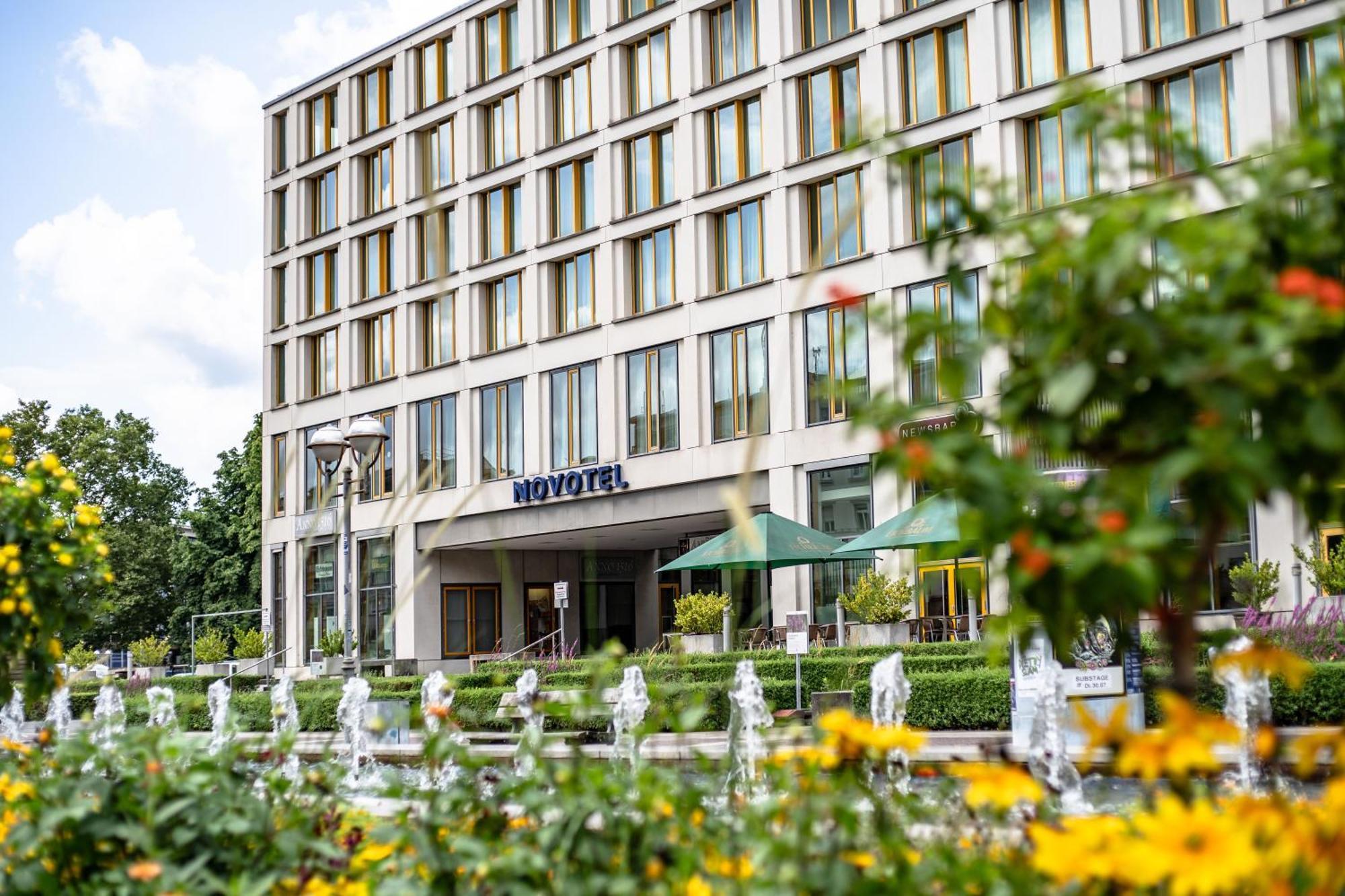 Novotel Karlsruhe City Exterior foto